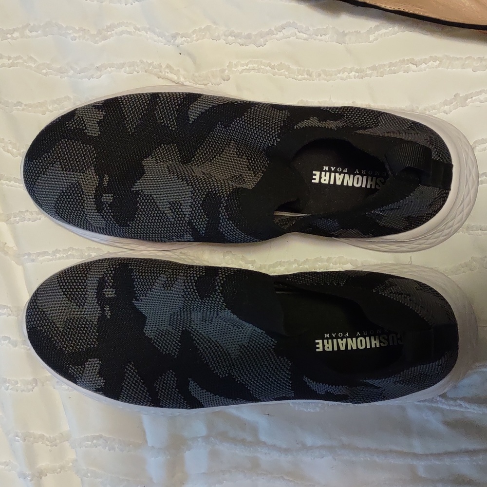 Memory foam tennis shoes